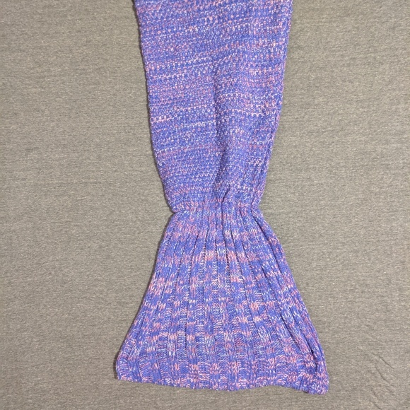 Other - Purple/pink mermaid tail knit blanket